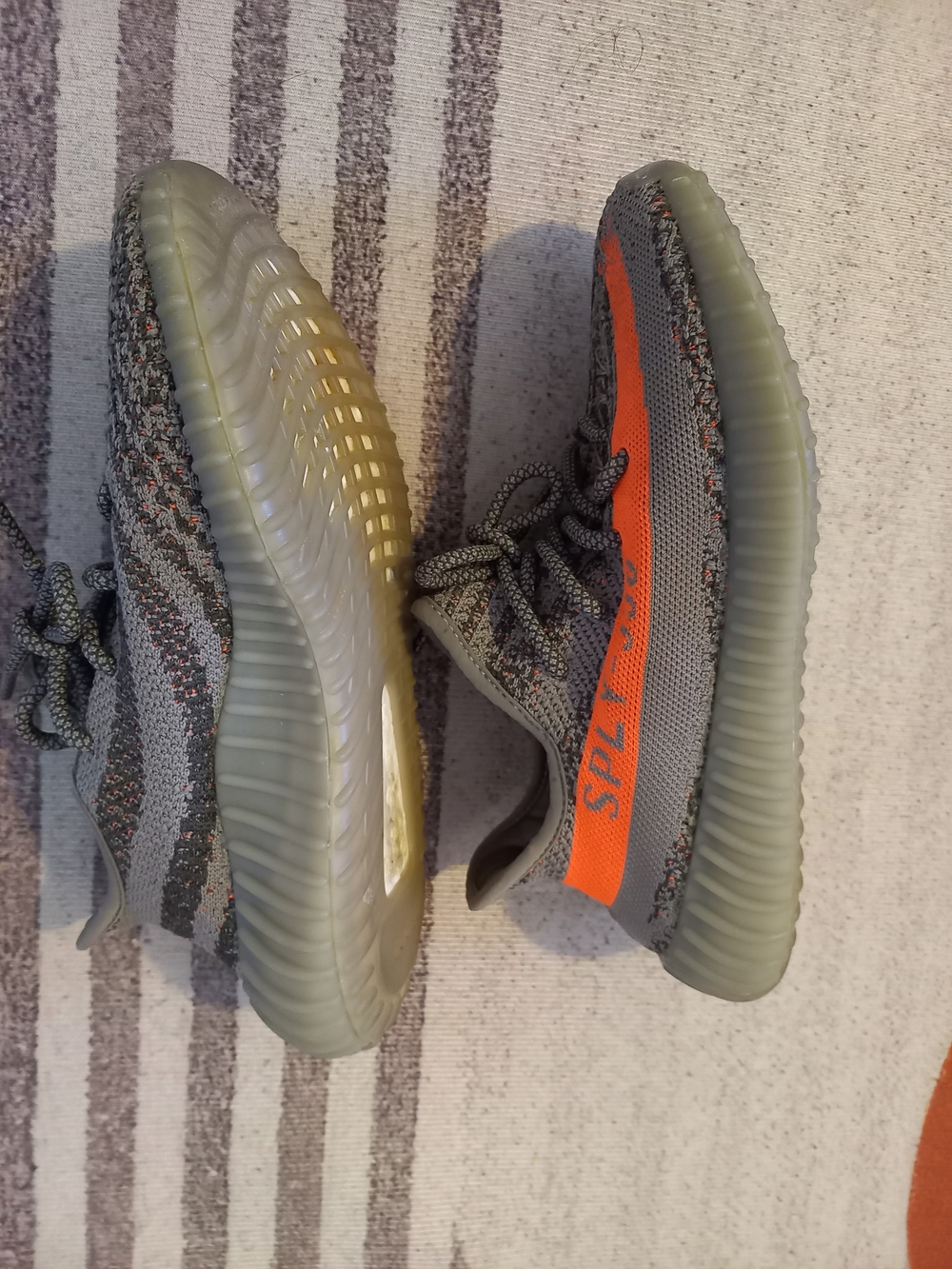 Adidas Yeezy Boost 350 V2 Men’s Grey with Orange Stripe - Picture 6 of 7
